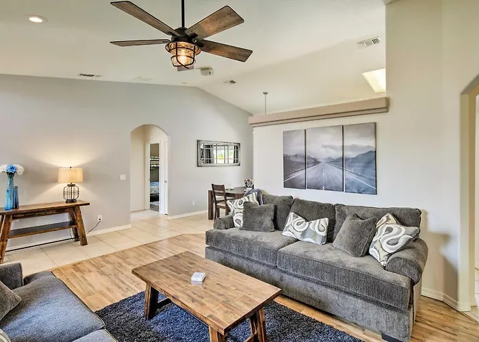 Elegant Havasu Getaway W/ Pool - 3 Mi To Holiday home Lake Havasu City