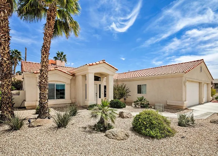 Elegant Havasu Getaway W/ Pool - 3 Mi To Holiday home