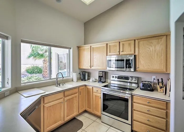 Elegant Havasu Getaway W/ Pool - 3 Mi To Holiday home *