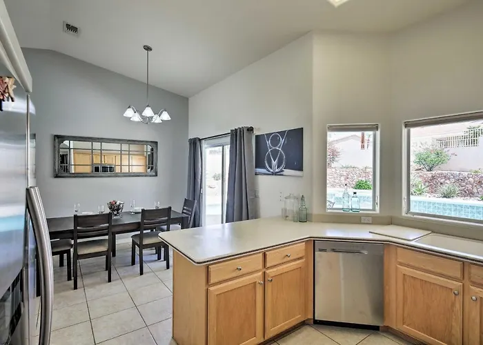 Elegant Havasu Getaway W/ Pool - 3 Mi To