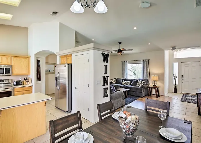 Elegant Havasu Getaway W/ Pool - 3 Mi To Lake Havasu City