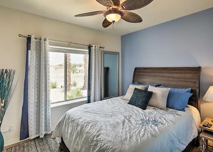 Elegant Havasu Getaway W/ Pool - 3 Mi To Holiday home